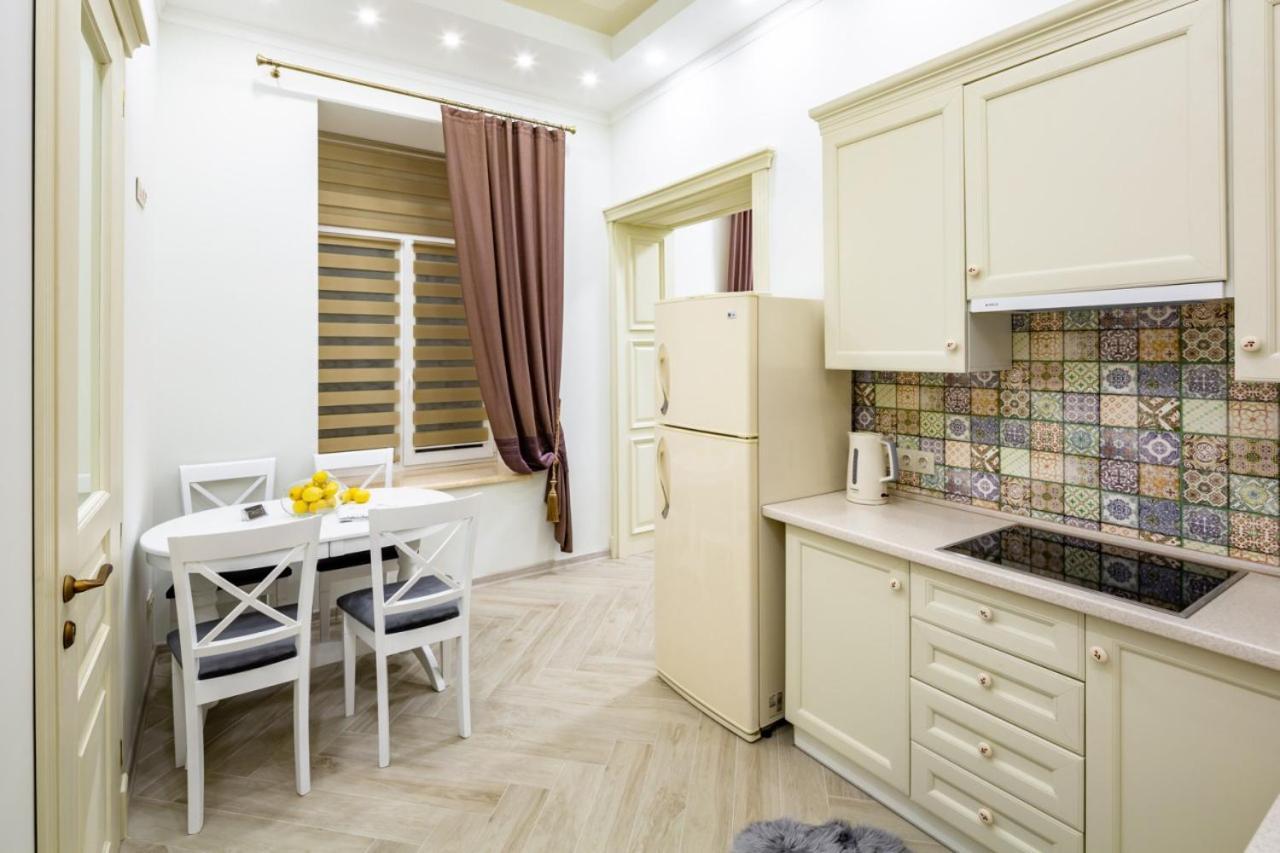 Avangard Sholom Aleikhem 1 Apart Liov Exterior foto