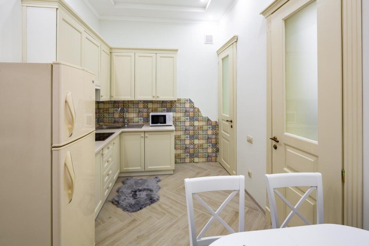 Avangard Sholom Aleikhem 1 Apart Liov Exterior foto
